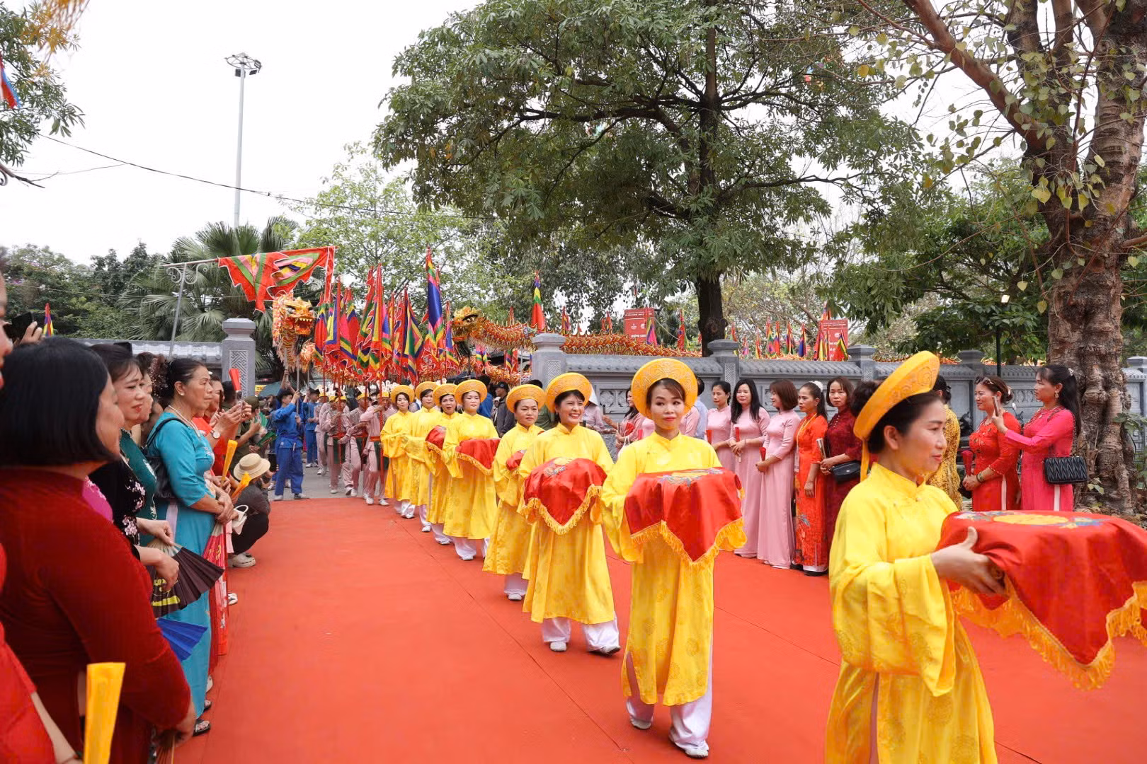 Đoàn rước lễ hội Bình Đà 2026