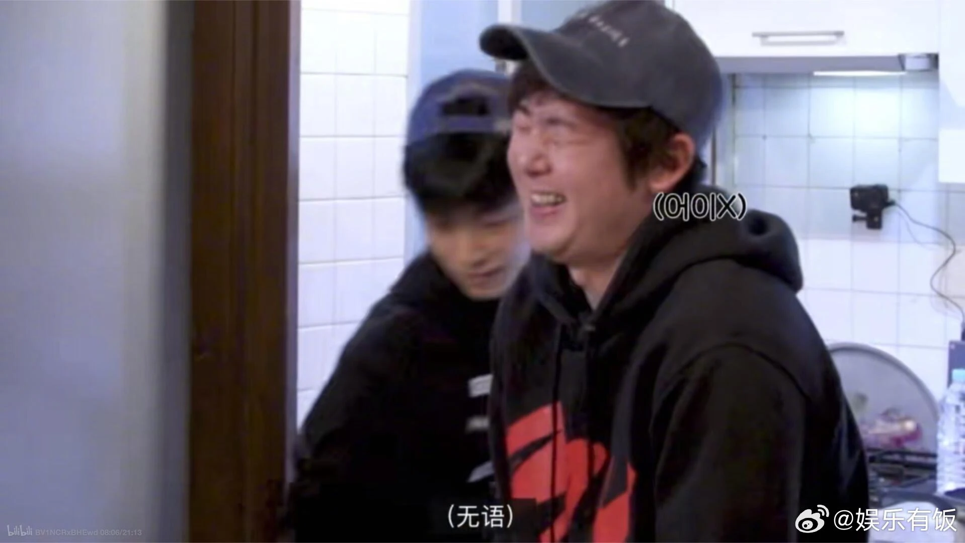 Nhiều khán giả dụi mắt rất nhiều lần vẫn không tin người đàn ông trong hình là Nichkhun. Ảnh: X