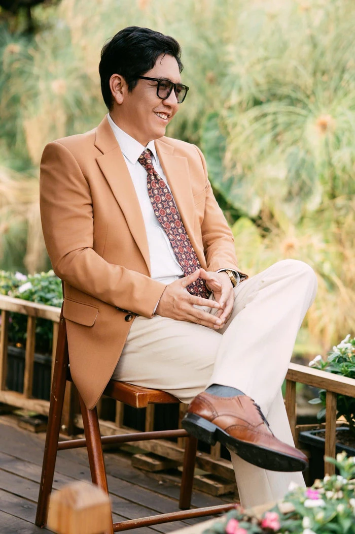 Đạo diễn Đức Thịnh hiện đang là tâm điểm chú ý khi đối mặt với những thách thức mới trong sự nghiệp (Ảnh: FBNV).