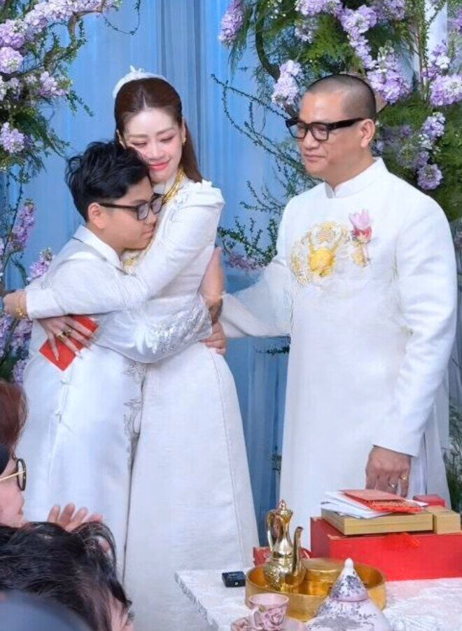 Khoảnh khắc xúc động khi Khánh Vân nhận được lời chúc phúc từ Minh Khôi.