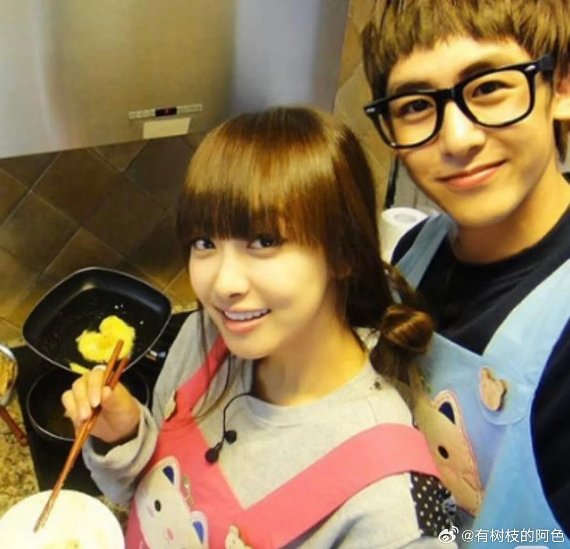 Nhiều khán giả còn lôi lại ảnh của cặp đôi huyền thoại 1 thời trong show We Got Married Nichkhun – Victoria ra để ngắm nghía vì quá nuối tiếc. Ảnh: X