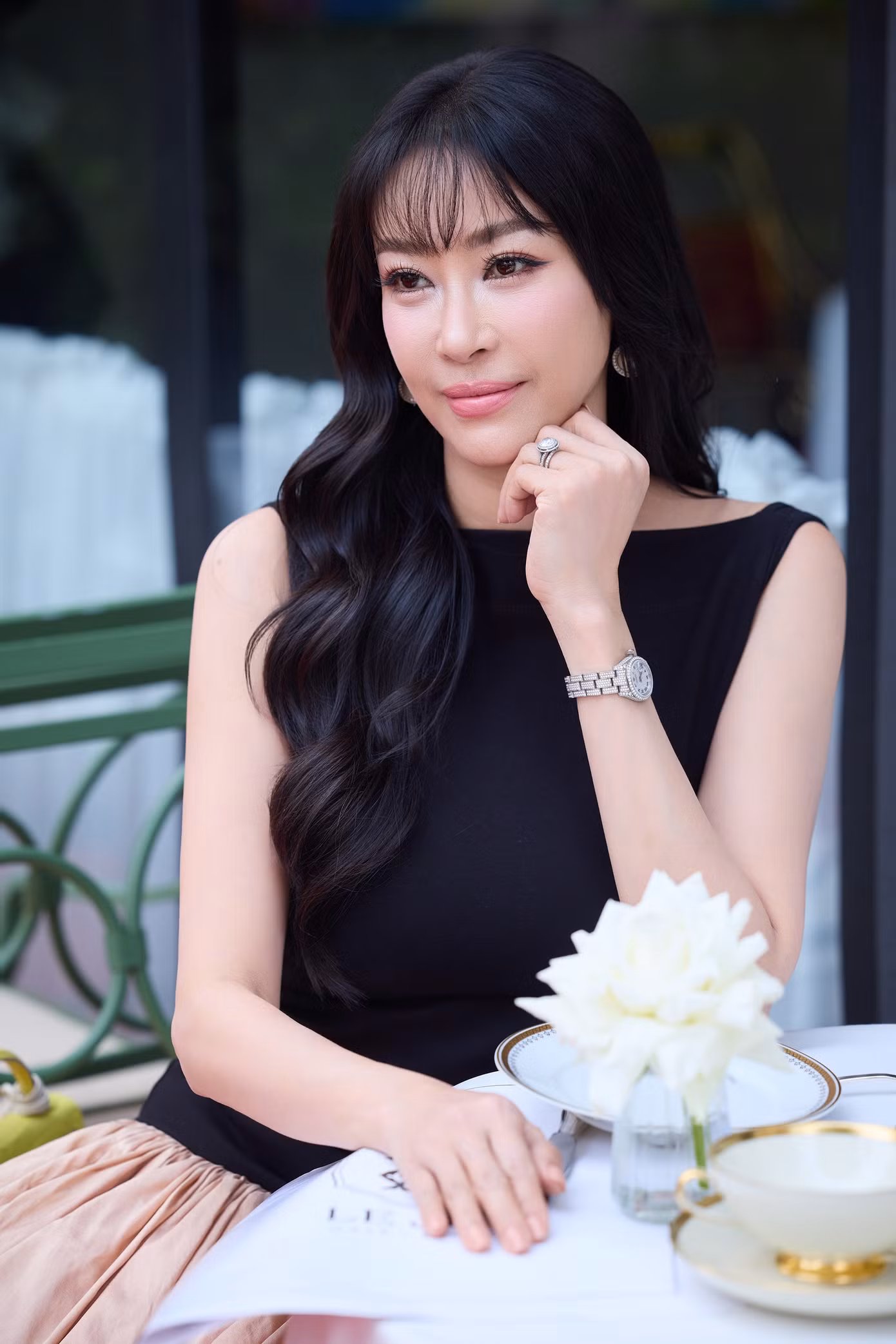 Thần thái sang trọng của Hoa hậu Hà Kiều Anh