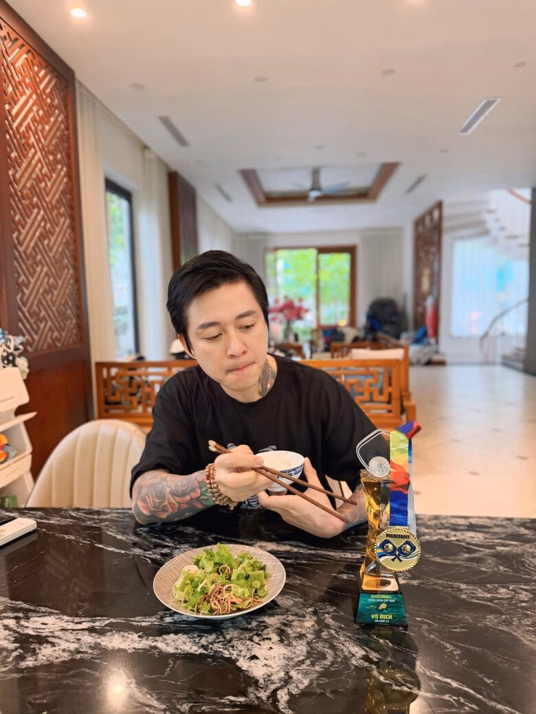 Tuấn Hưng là nam ca sĩ nổi tiếng tài năng và giàu có của làng giải trí Việt.